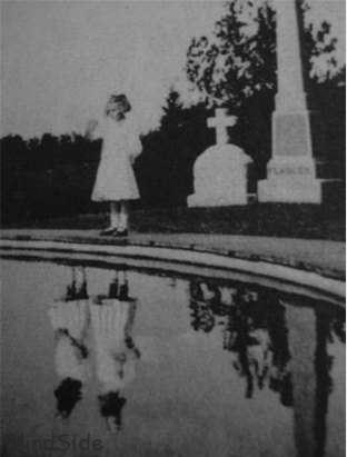 Mysterious Photo of Dead Twin Sister 